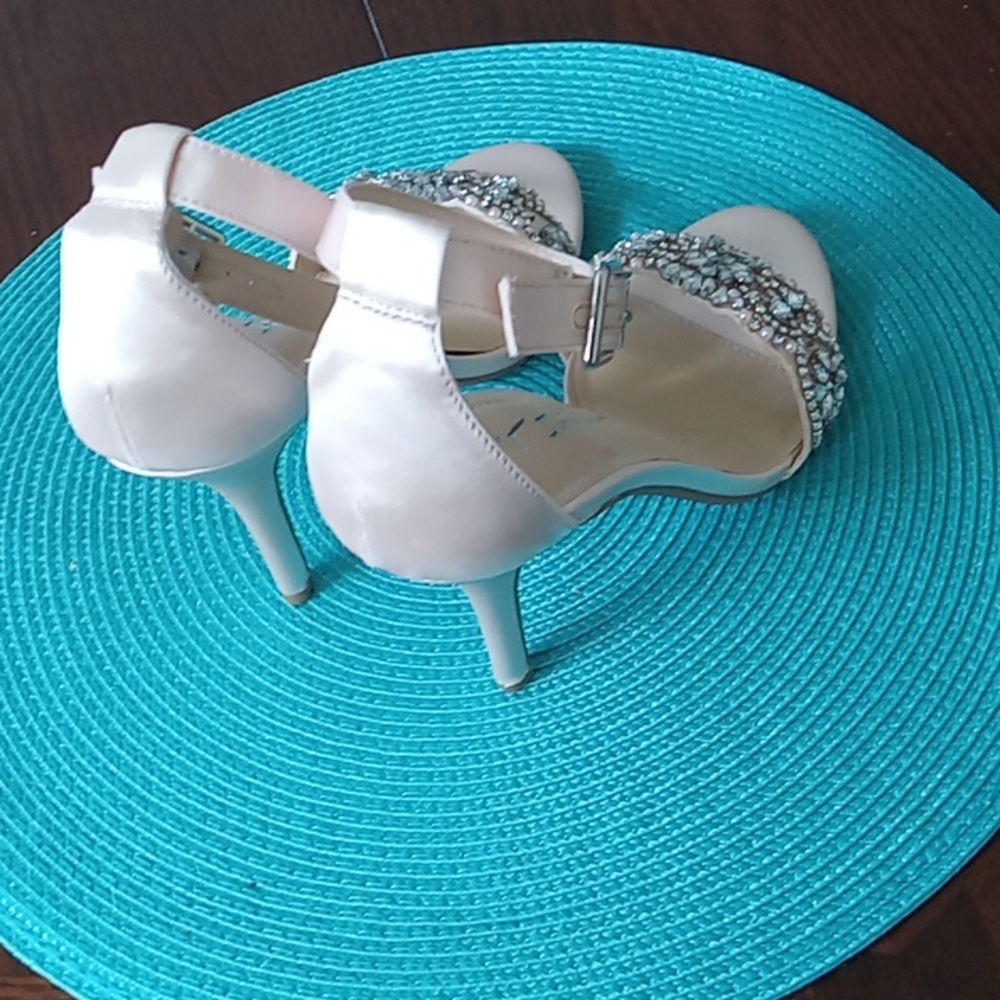 Blue by Betsey Johnson women's heels-LIKE NEW - Picture 4 of 8